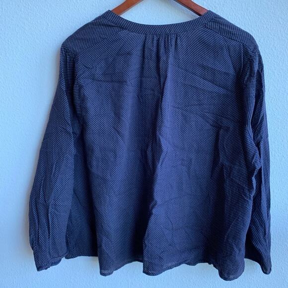 Old Navy Lightweight Dotted V Neck Blouse Top Shirt Work Casual Large - Picture 3 of 4